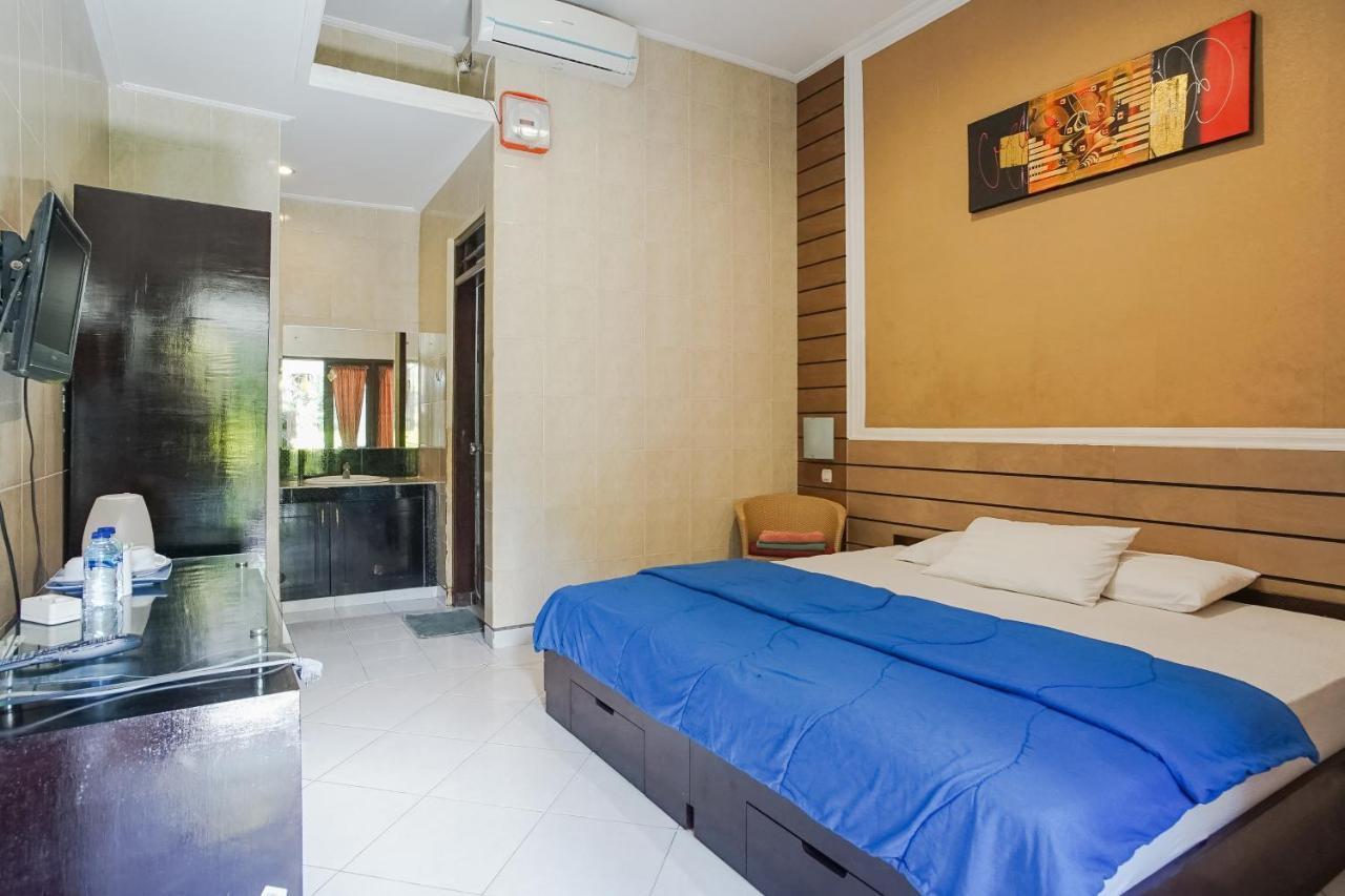 Denays Guesthouse Jimbaran Exterior photo