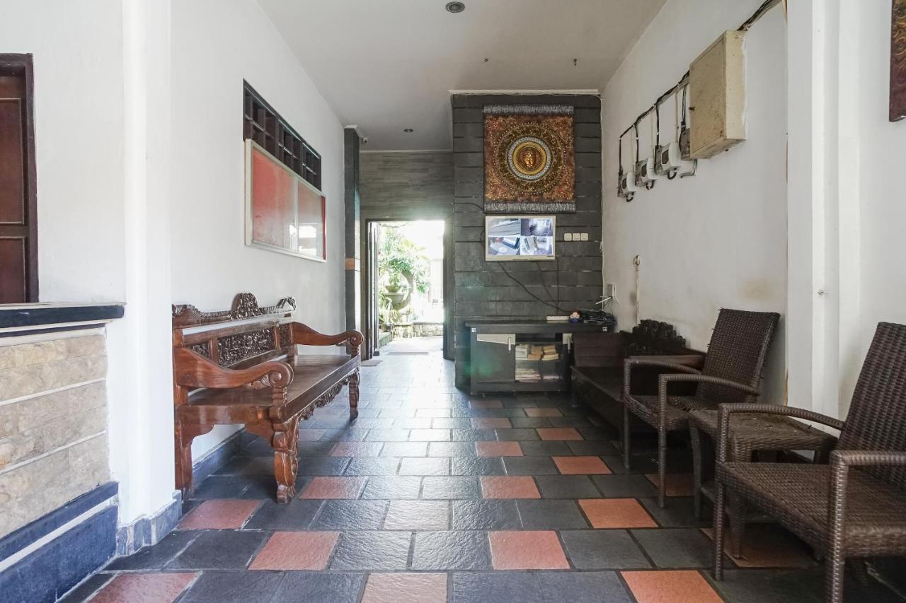 Denays Guesthouse Jimbaran Exterior photo