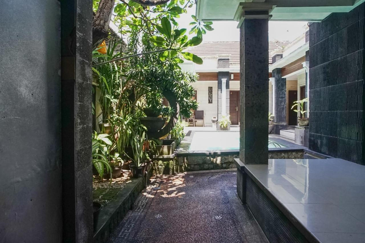 Denays Guesthouse Jimbaran Exterior photo