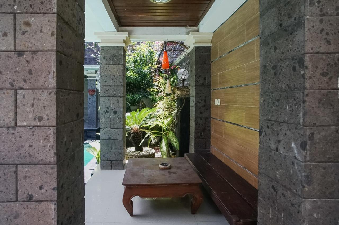 Denays Guesthouse Jimbaran Exterior photo